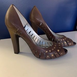 Brown with gold detail Jessica Simpson heels
